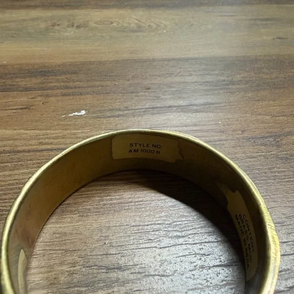 Brass Shell Bangle - Picture 4 of 6